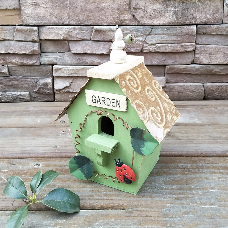 Rustic painted wooden hanging birdhouse in red with HOME sign, bumblebee and cottage roof - view 4